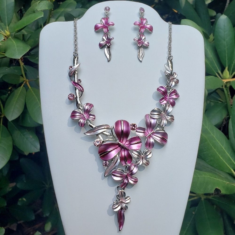 Geometric 3D Butterfly Flower choker necklace with earrings, NWOT